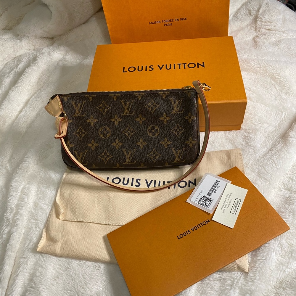 Pochette Accesories